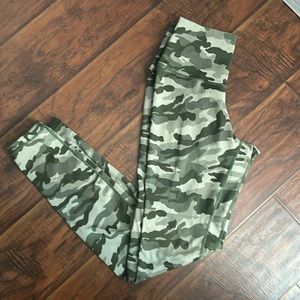 EUC Colorfulkaola Camo Leggings
